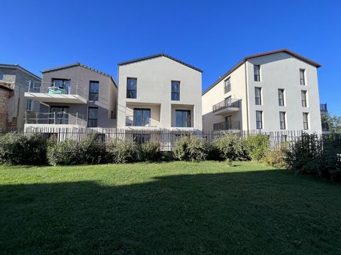 Infinit'Immo offers you an exclusive apartment in the residence 'LE CLOS DU VIVIER', located in JONAGE. Residence currently under construction, offering you a very nice T3 apartment of 70 m2, composed of a living/dining room of 34.07 m2, two bedrooms...