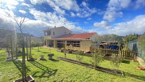 Ref 12438 ME - NEAR CARCASSONNE, only 10 minutes on a fenced plot of 887 m2 in a quiet and green environment, view of the Pyrenees, real estate complex of approximately 168 m2 of living space currently divided into two houses. All composed of living ...