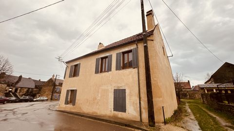 Don't wait to visit this house in the heart of MONTILLOT at the price of €69,300 about 15 minutes from AVALLON with beautiful volumes. This fully restored house with a surface area of approximately 152 m2 comprises: On the ground floor in its entranc...