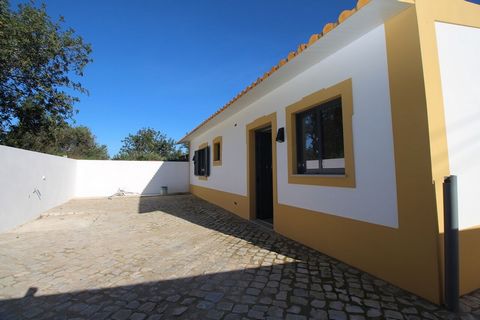 Single storey semi-detached house T2+1 with land in Fontaínhas, Ferreiras, Albufeira, Algarve, Portugal This lovingly restored single storey semi-detached villa focuses on charm and comfort just over 5 minutes drive from Albufeira. The interior space...