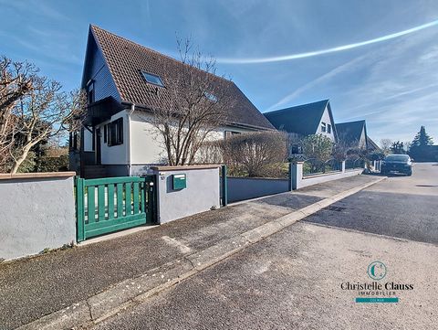 Exclusively in your Christelle Clauss Immobilier Colmar agency! Come and discover this pretty house located in the town of SUNDHOFFEN close to amenities. It consists on the ground floor of an entrance hall, an independent fitted kitchen, three bedroo...