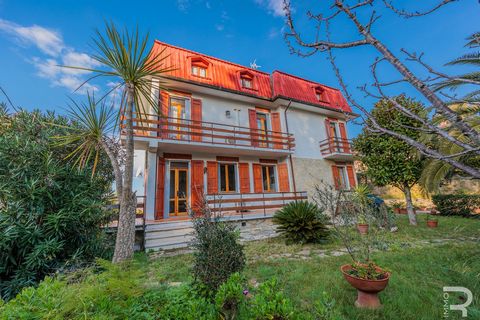 Let yourself be enchanted by this elegant villa from the 1970s, which is situated in a quiet yet central location and is characterized by an incomparable panorama of unspoilt nature. The lovingly landscaped garden is an oasis of tranquillity, with a ...