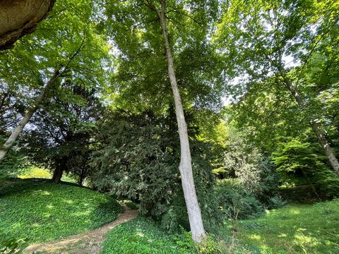 Dpt Yvelines (78), à vendre SAINT GERMAIN EN LAYE maison P8 de 172,25 m² avec jardin privatif