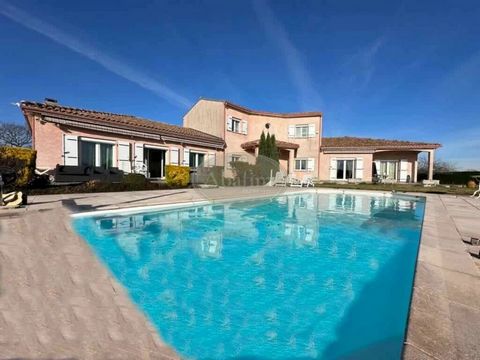 Delightful Villa, swimming pool, 1.5ha Located between Lannemezan and Montréjeau, in a quiet, delightful single-storey villa on more than 1.5 ha of land. 300 m² of living space, 5 bedrooms, heated swimming pool, terraces and outbuildings.