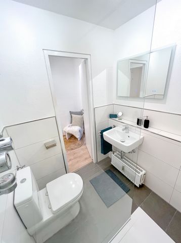 Very nice and newly renovated 2 room apartment with large terrace in central yet quiet location of Passau. The apartment was completely renovated in 2022. The apartment is perfectly equipped with a large box spring bed (king size) in the bedroom and ...
