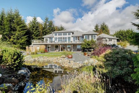 Embrace coastal living in this custom 3 bedroom/3bathroom home on 2.9 acres in Jordon River's Wildwood Terrace. Minutes from China Beach and the Juan de Fuca Trail, this is a haven for outdoor enthusiasts including some of the best surf on the West C...