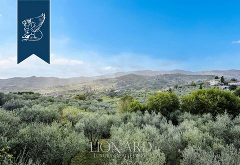 In the heart of the Tuscan hills of Quarrata, Pistoia, there is a unique farm house of the 16th century, occupying 600 square meters, with panoramic species and 1,500 square meters garden. This area attracts with its hills, olive groves and vineyards...