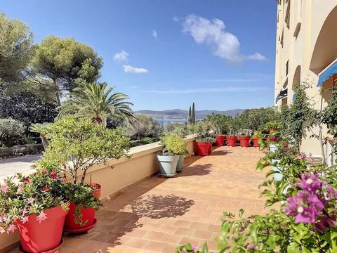 Ref3984DB:In an old renovated Chateau in the heart of a beautiful park of one hectare and in a prestigious area of Saint Raphael, this luxury apartment located at the first with elevator will make you fall under the charm. Two entrances, two cellars....