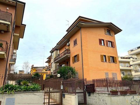 Monterotondo - Cappuccini - We offer for sale a four-room apartment with garage and parking space. The property is part of a curtained building built in the 2000s, equipped with a lift and without architectural barriers. The house, located on the fir...
