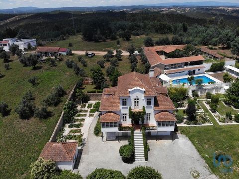 Majestosa Quinta de Grandeza e muito mais.... Situada no distrito de Coimbra, e perto da bonita cidade de Penacova. Esta deslumbrante Quinta está localizada numa posição elevada dentro de uma grande propriedade rural. A propriedade beneficia de vista...