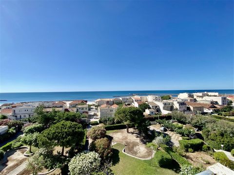 Located on the 5th and 6th floors, this fully renovated duplex apartment in Carnon is a rare find. The apartment offers a unique dual view of the sea and the harbor, including two bedrooms and one bathroom. The property also comes with a parking spac...