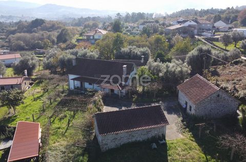 Identificação do imóvel: ZMPT562741 For those looking for a property in the heart of Minho, one of the most beautiful areas in Portugal… Ponte de Lima! Inserted in a rural environment, where tranquility reigns, this property with 4,400 m2, consists o...