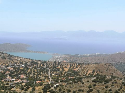 Located in Agios Nikolaos. This building plot of 2384 m2 is nicely positioned on the wonderful hills of Pines, about an 8-minute drive from the main town of Elounda and its organized sandy beach. From its elevated position 285 meters above sea level,...