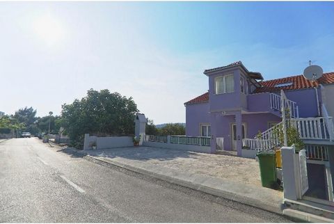 Apart-house of 6 residential apartments cca. 600 meters from the sea in Hvar town. It is a calm residential area. There is a large parking in front of the property. It is ideal for rental purposes. NOTE: Within the time of sale one apartment had been...