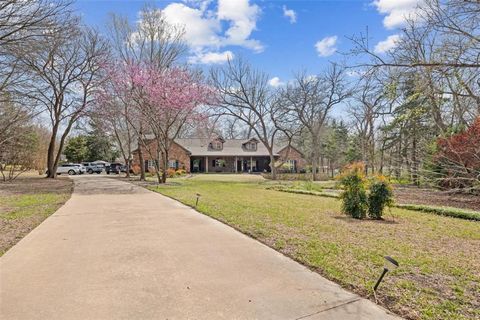 Escape to your own slice of paradise with this updated country home, tucked away on over 5 acres just outside the city limits of Melissa, Texas. Discover an inviting open floor plan where natural light floods the living spaces plus 2nd flr game room ...