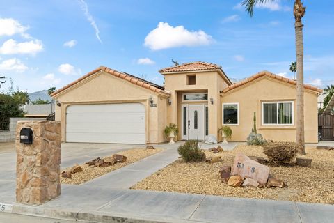 4-Bedroom, 3 bathrooms with Pool & Enclosed Patio Welcome to your dream home! This exquisite 4 bedrooms, 3 bathrooms residence offers unparalleled comfort and convenience. As you step inside, you'll be greeted by a spacious living area adorned with f...