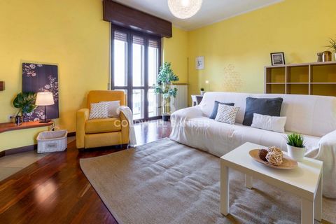 Three-room apartment for sale in Piacenza in Via Angelo Spinazzi Located on the second floor, the apartment consists of entrance hall, living room with balcony, kitchen with balcony, bathroom with window, bedroom with balcony and bedroom with bathroo...
