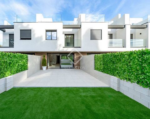 Lucas Fox presents this brand new house in Tarragona, built in 2023 and located in the city in the residential area of Tarragona 2. Upon entering the property, we find the entrance hall, a toilet with a shower and a space planned to incorporate the l...