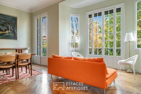 Located on the famous Victor Hugo Boulevard, facing the Alsace Lorraine gardens, this apartment of approximately 120 sqm (111.46 sqm Carrez) including independent studio (23.27 sqm Carrez) is located on the second floor of a beautiful bourgeois build...