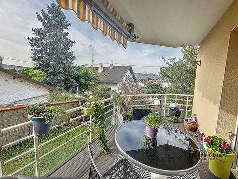 SAVERNE, in your Christelle Clauss real estate agency, apartment, offering an area of 65m2, in a condominium 2002. Discover a large living room of 40m2 with an open kitchen, and benefit from a through luminosity. The living room opens onto a charming...