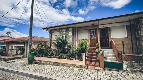 Discover the potential of this villa located in the tourist area of Vila Nova de Gaia, near the Gaia Pier. With two floors, possibility to use the attic, three fronts, a terrace this property is perfect for those looking for a house for themselves, f...