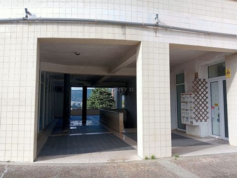 Space for commerce or services in Vila Real This store is located in a residential building, in Quinta da Redonda, and is characterized by the following points: - area of 83 m2 - showcase - floor -1 (outdoor gallery) - bathroom - requires finishing w...