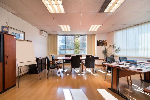 Office in Paço de Arcos with 355,56m2, inserted in a housing and office building. This property consists of the following spaces: 3 Meeting Rooms (26m2; 26m2 e 46m2); 7 Offices (11m2, 11m2, 16m2, 17m2, 21m2, 21m2 e 39m2); 1 Cup / Kitchen (28m2); 4 Sa...