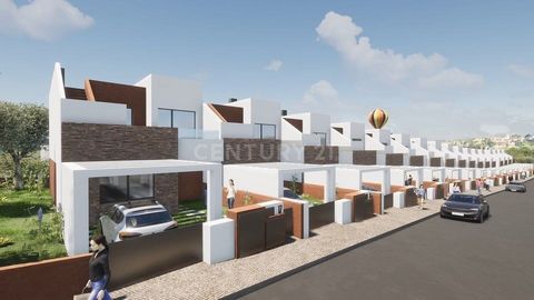 DON'T MISS THIS GREAT OPPORTUNITY! URBAN LAND VERY WELL LOCATED IN A CALM AND QUIET URBANIZATION FOR CONSTRUCTION OF A MODERN 3 BEDROOM HOUSE WITH TWO FLOORS, GARAGE AND LARGE PUBLIC PLACE - PROJECT ALREADY APPROVED! Land with a total area of 280 m2,...
