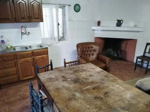 House located in the village of Zebreira, located 20km from the village of Idanha-a-Nova and 45km from the city of Castelo Branco. This property is located in the center of the village, with cafes, grocery stores, pharmacy, ATM, health center, gas pu...