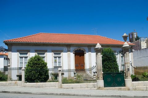 Former property of the Catholic Church, 100 years old, completely renovated in 2017. Located in the heart of the Douro and in the center of Lamego, next to the Sé. Excellent for business related to tourism. Palace consisting of a gross building area ...