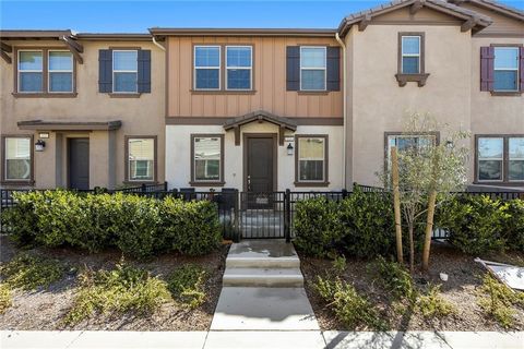 Welcome to the popular community of Gabion Ranch, built by Lennar. Enjoy the mountain views from the community as well as great amenities. This two-story condo has a Great Room style layout. The kitchen features smoke gray cabinets, stainless steel a...