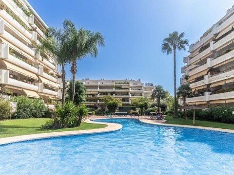 Welcome to your dream retreat in Guadalmina Alta, on the spectacular Costa del Sol! This charming middle-floor apartment offers a perfect blend of luxury, comfort, and a privileged location to live the life you've always dreamed of.With a built area ...