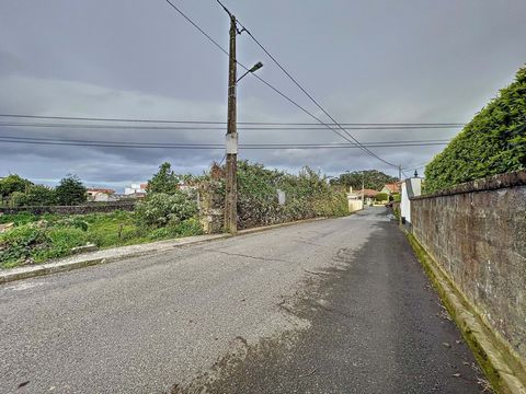 Land with Approved Architectural Project: Start Building Your Dream Now! This plot is located in the friendly parish of Fenais da Luz, a peaceful area surrounded by several recently built houses. With an area of 740m2, its main advantage lies in the ...