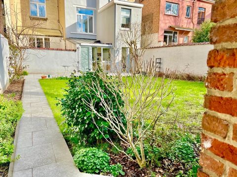 purchase offer signed under conditions-stop visits-Intercontinental Brussels Properties has the pleasure to introduce you a beautiful mansion (+/-400m2) + southwest garden (+/-200m2), converted into 3 rental units (including a studio at the back of t...