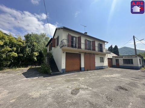 HOUSE AND LARGE WORKSHOP House of 146 m², well maintained on 2 levels located less than 10 minutes from Saint Girons. On the first floor the house has a bright living room with beautiful solid parquet floors, it measures 57 m² and gives access to a b...