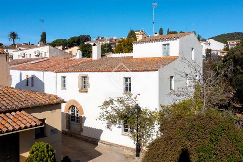 The house is located in the old town of the captivating town on the Maresme coast, Sant Vicenç de Montalt. This town is one of the most beautiful in all of Maresme. The fantastic beaches are just 5 minutes away by car and the centre of Barcelona is 3...