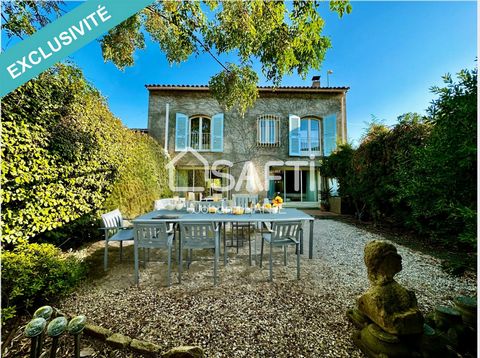 Beautiful village house of 233m2 in the center of the provencal village of Plan de la Tour. SAFTI offers you exclusively this authentic but renovated house with double garage, parking spaces and a garden of approximately 300m2. The city of Sainte Max...