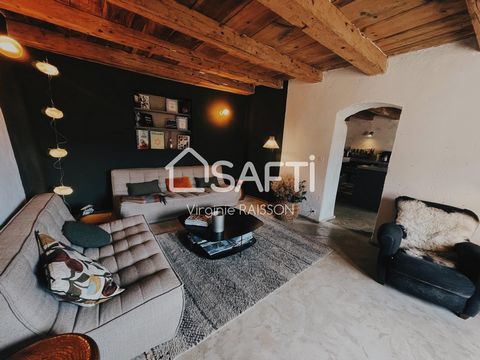 This apartment in a large manor house is ideal for a bed & breakfast. It's located in Landry, a quiet yet dynamic village 15 minutes from Les Arcs and La Plagne, and 10 minutes from Bourg-Saint-Maurice. Nearby train station, grocery store and two bar...