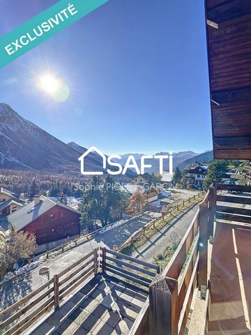 Large family home built in 1997 with exceptional views over the Montgenèvre ski resort, offering breathtaking panoramic views from Italy to Briançon. Built on 4 levels, it offers a generous 216 m2 of space, with incredible potential for creating the ...