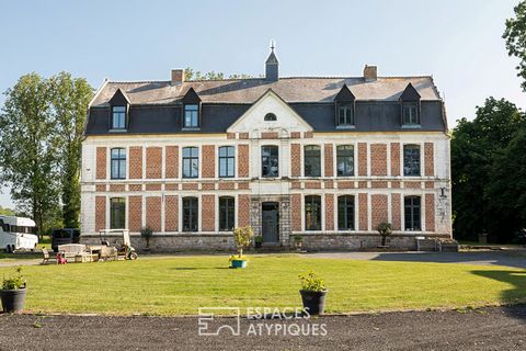 Located in GAUCHIN-LEGAL, in the urban community of Béthune-Bruay, Artois-Lys Romane, close to the park and the Château d'Olhain, this superb 18th Century fiefdom with a historical past, built in 1707 reveals a restoration carried out in noble materi...