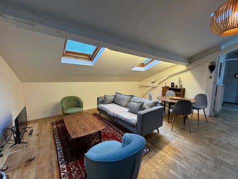 Welcome to our charming Parisian apartment, nestled in the heart of the trendy 11th arrondissement. Located on the 3rd floor, it's easy to access and offers a unique atmosphere with exposed wooden beams and stone walls. Comfortable and spacious, it c...