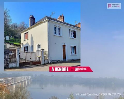 2 minutes from the city center, close to school and college, this 97 m² house on the banks of the Loire is composed on the ground floor of a dining room, a living room with insert fireplace, a fitted kitchen, toilet with washbasin, a laundry room. Up...