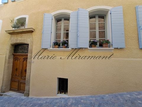 The agency Marie MIRAMANT, specialized in character and luxury real estate offers ten minutes from Vaison-la-Romaine, in the heart of a charming village with shops, in a quiet environment, a vast mansion of about 460m², entirely renovated in a spirit...