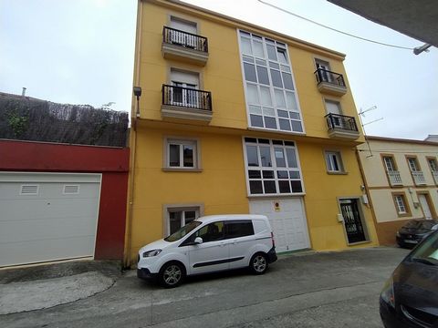 El edificio en venta es una oportunidad única para aquellos inversores que buscan adquirir una propiedad de calidad en una ubicación privilegiada. Laxe es un hermoso pueblo de la costa gallega, situado en la provincia de A Coruña, España. Es conocido...