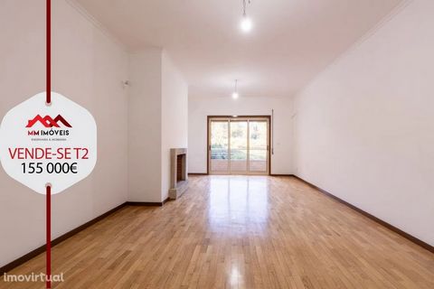 2 bedroom apartment, with two fronts, in the center of Paredes, in a building with elevator. Close to commerce, services, transport and highway. Property with excellent areas, consisting of: Living room with fireplace and balcony; Kitchen remodeled a...