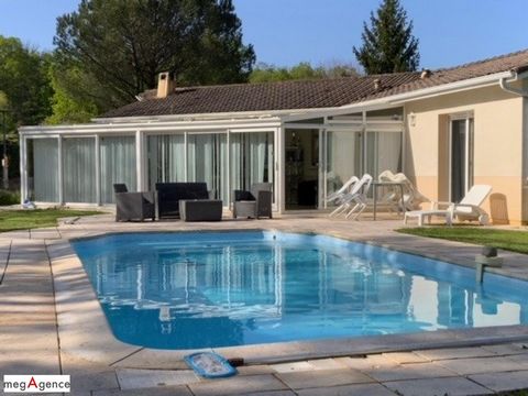 On a beautiful wooded plot of 3000 m2, come and discover this contemporary house, equipped with: a reception room of 70m2, 3 bedrooms (water supply for 1 additional bathroom), a bathroom with integrated shower , a fitted and equipped kitchen, a pantr...