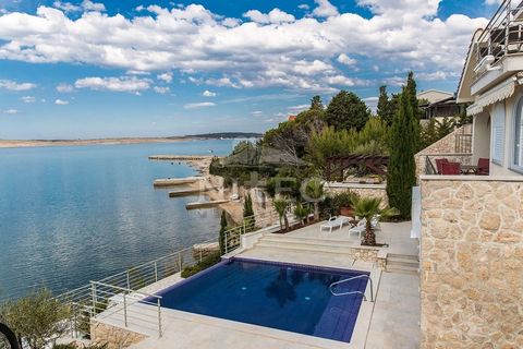 A modern apartment villa for sale, approximately 500 m2, located on the coast in Vidalići, which can be converted into an aparthotel with 28 beds. It consists of a ground floor and two floors, a total of 7 apartments with their own entrance and a vie...