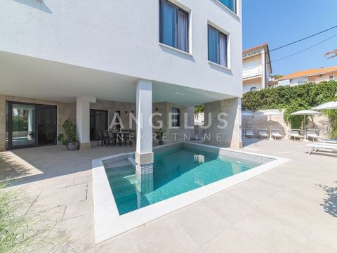 Angelus nekretnine presents you a luxurious villa with a swimming pool on the island of Čiovo. It is located in Trogir or Okrug, on the western side of the island of Čiovo. What makes Čiovo special is the abundance of beautiful bays, hidden beaches a...