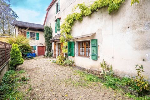 Ref 769SR: Divonne-les-Bains, close to the Crassier customs office, you will be charmed by this old farmhouse built on 2 levels on a plot of 550m2. It is composed of a fully equipped kitchen, a dining room with access to the garden and a living room....