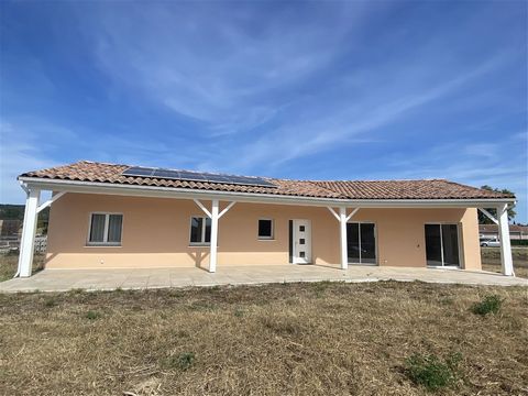 10 km from Limoux, recent single storey villa, quality services. 131 m2 habitable land 1500 m2. - living room equipped kitchen 50.83 m2 - pantry 4.95 - 3 bedrooms, one of which is a master suite with dressing room and bathroom wc -visitor wc -shower ...